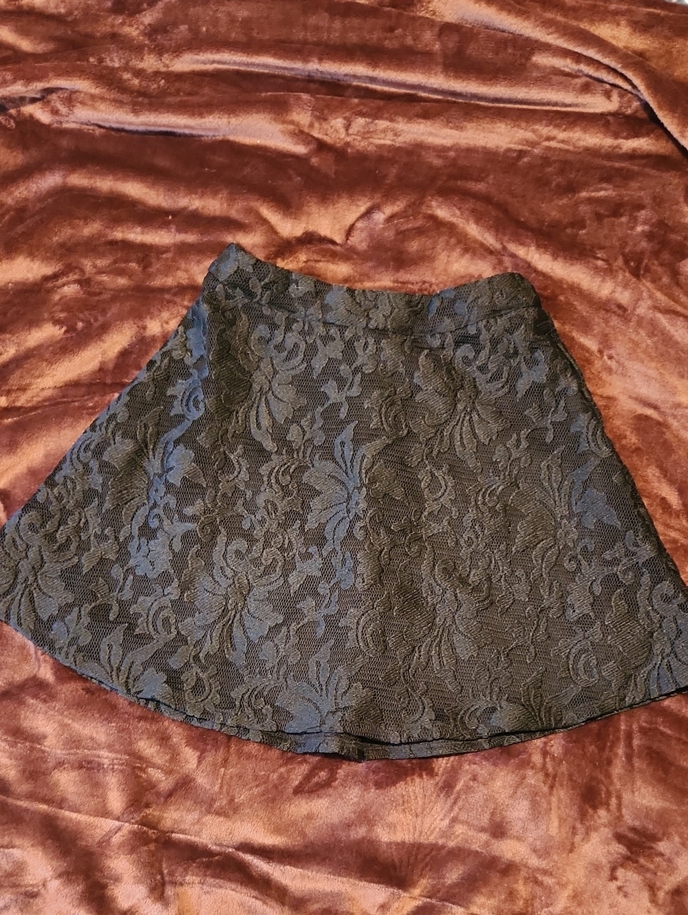 Forever 21 Olive Black Lace Mini Skirt Size M